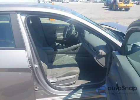 2022 Hyundai Elantra Sel z USA, uszkodzony, nr VIN KMHLM4AG1NU355534